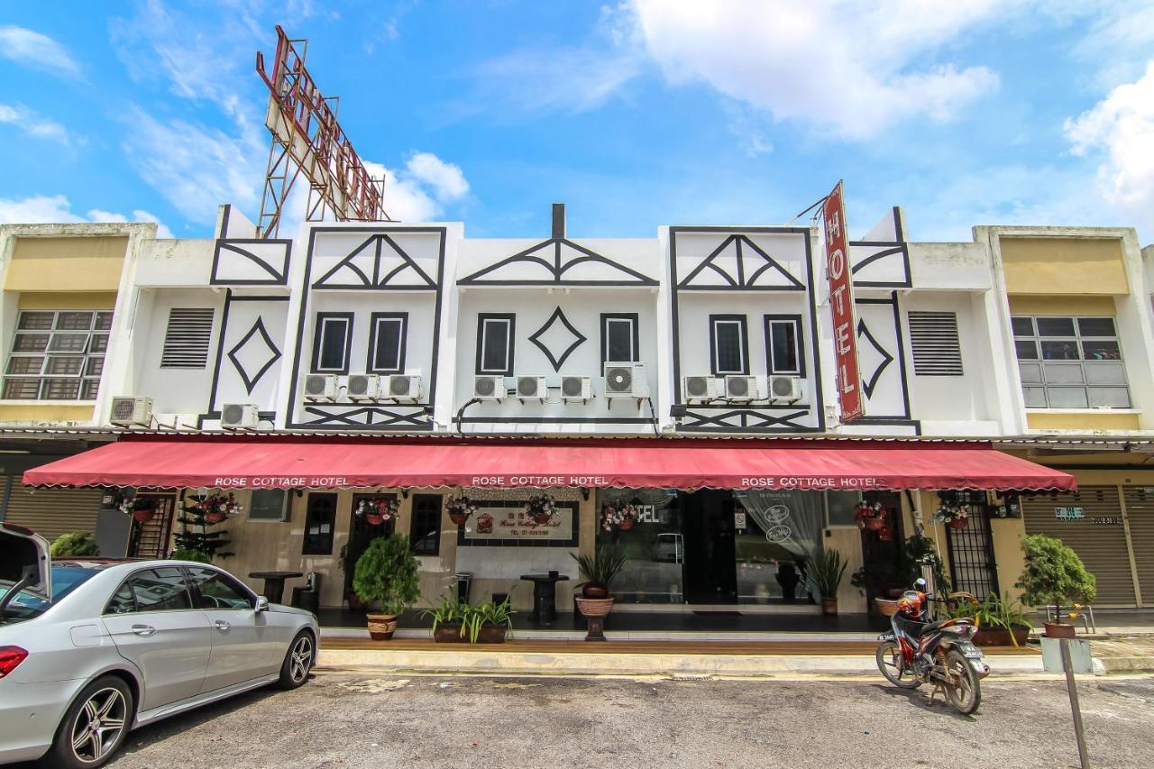 Rose Cottage Hotel Taman Daya Джохор Бахру Екстериор снимка