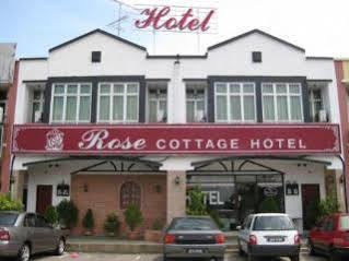 Rose Cottage Hotel Taman Daya Джохор Бахру Екстериор снимка