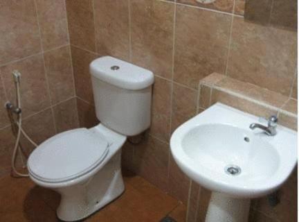 Rose Cottage Hotel Taman Daya Джохор Бахру Екстериор снимка