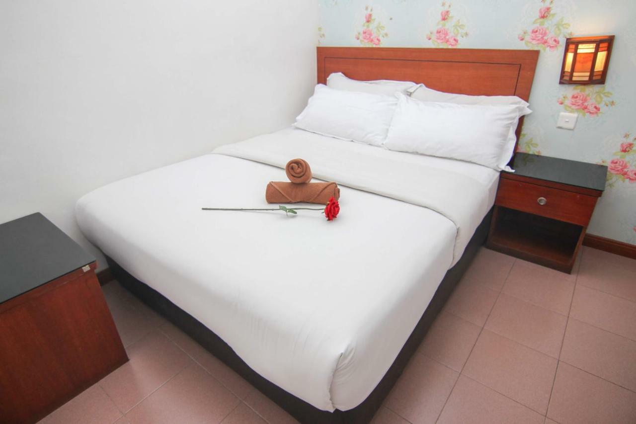 Rose Cottage Hotel Taman Daya Джохор Бахру Екстериор снимка